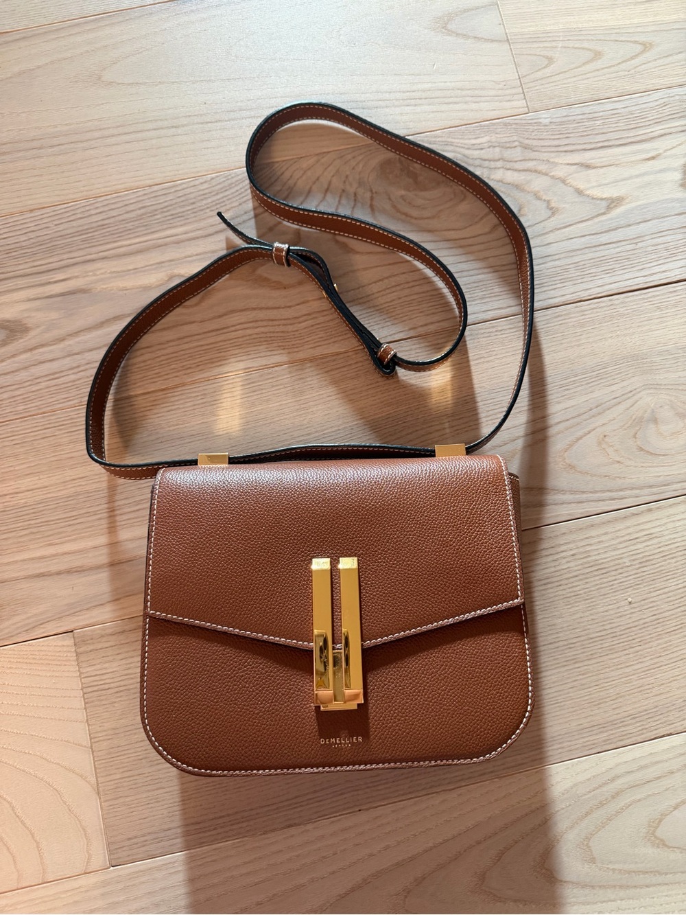 DEMELLIER VANCOUVER TAN SMALL GRAIN STITCHING